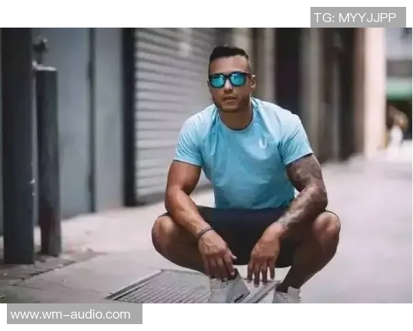 足球明星腹肌纹身图案的魅力与个性展现分析 足球明星腹肌纹身图案的魅力与个性展现分析